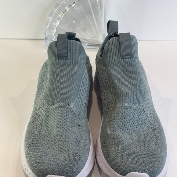 Avia Gray Athletic Shoes - Picture 14 of 16